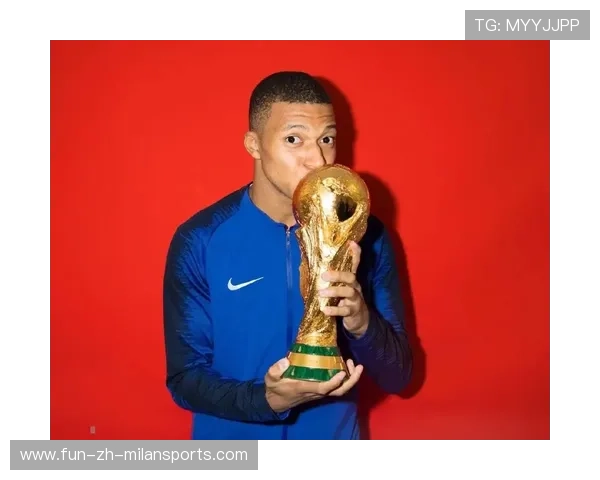 姆巴佩回家乡被粉丝围堵，差点被挤爆